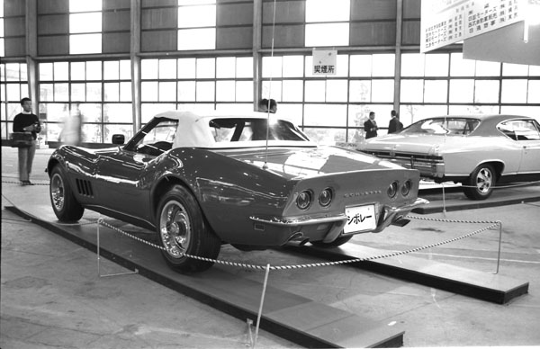 68-01d (197-25) 1968 Chevrolet Corvette Convertible.jpg